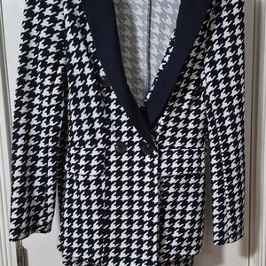 Elegant Women's Houndstooth Blazer - Black and White
